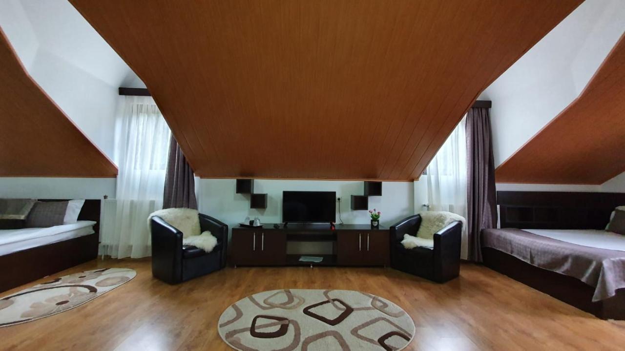 Casa Teleferic Hotel Busteni Bagian luar foto