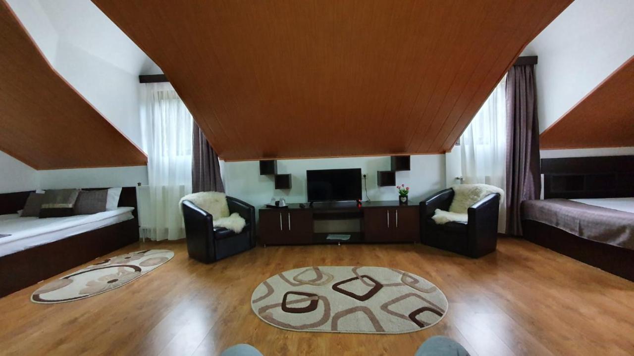Casa Teleferic Hotel Busteni Bagian luar foto