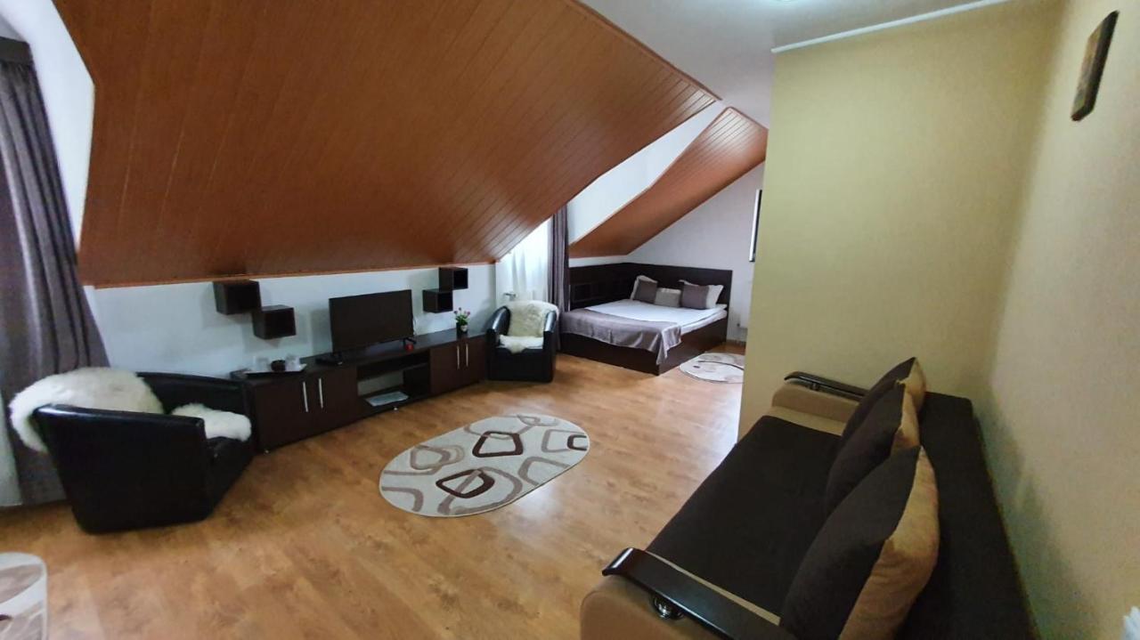 Casa Teleferic Hotel Busteni Bagian luar foto